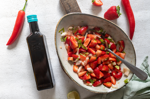 STRAWBERRY SALSA WITH JALAPENO EXTRA VIRGIN OLIVE OIL